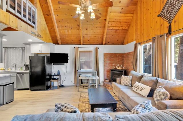 42651 Falcon Avenue, Big Bear Lake, CA 92315