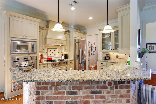 316 Woodlands Green Place, Brandon, MS 39047