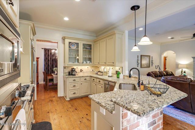 316 Woodlands Green Place, Brandon, MS 39047