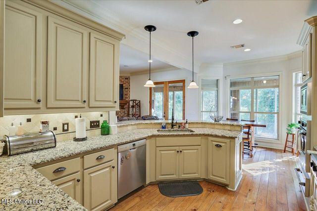 316 Woodlands Green Place, Brandon, MS 39047