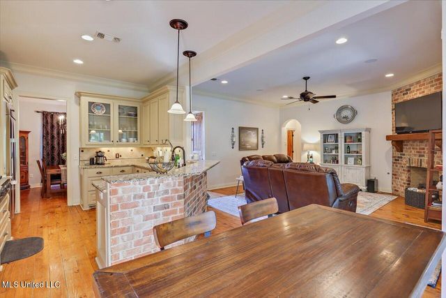 316 Woodlands Green Place, Brandon, MS 39047