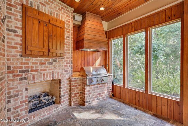 316 Woodlands Green Place, Brandon, MS 39047