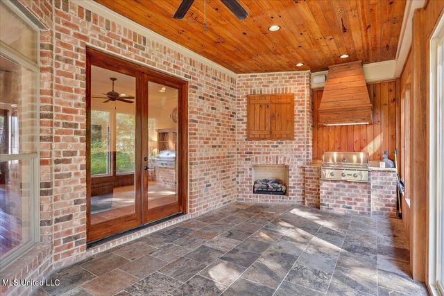 316 Woodlands Green Place, Brandon, MS 39047