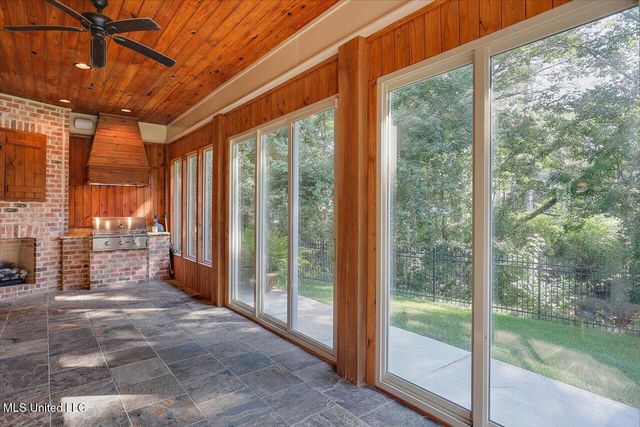316 Woodlands Green Place, Brandon, MS 39047