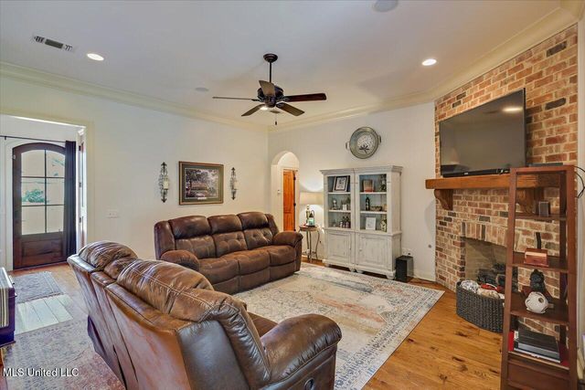 316 Woodlands Green Place, Brandon, MS 39047