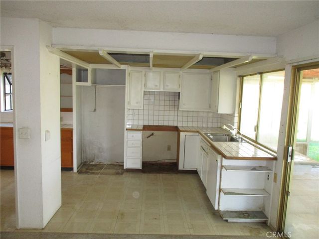 560 W 10th Street, Perris, CA 92570