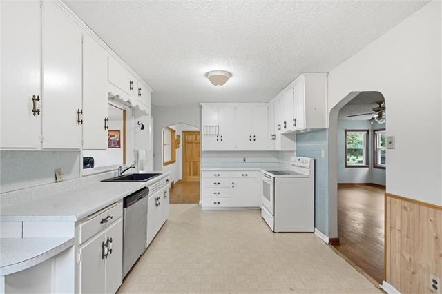 5048 N Olive Street, Kansas City, MO 64118