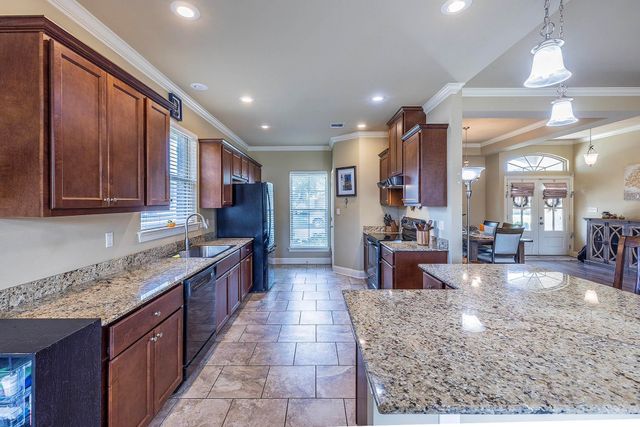 104 Melrose Dr, Thibodaux, LA 70301