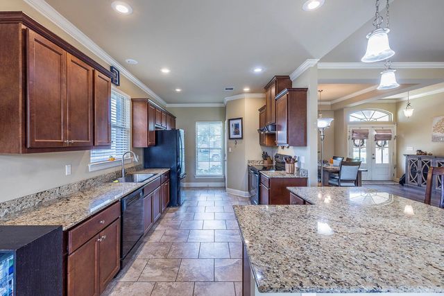 104 Melrose Dr, Thibodaux, LA 70301