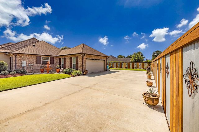 104 Melrose Dr, Thibodaux, LA 70301