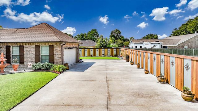 104 Melrose Dr, Thibodaux, LA 70301