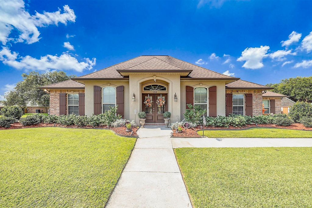 104 Melrose Dr, Thibodaux, LA 70301