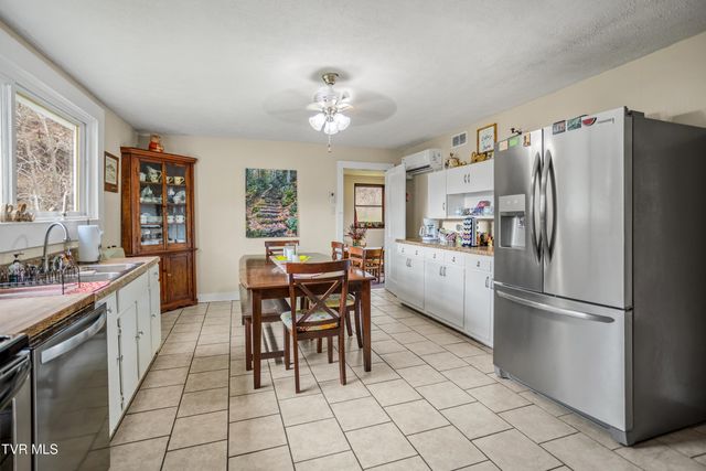 21786 Monroe Road, Damascus, VA 24236