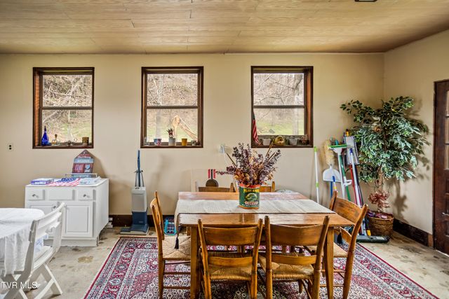 21786 Monroe Road, Damascus, VA 24236