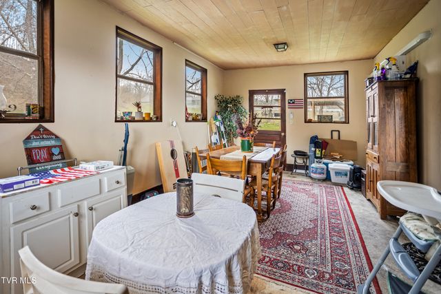 21786 Monroe Road, Damascus, VA 24236