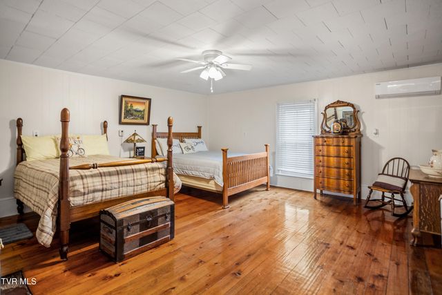 21786 Monroe Road, Damascus, VA 24236