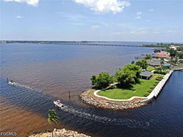 4751 Harbortown LN, Fort Myers, FL 33919