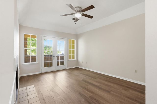 5515 Strack Road 105, Houston, TX 77069