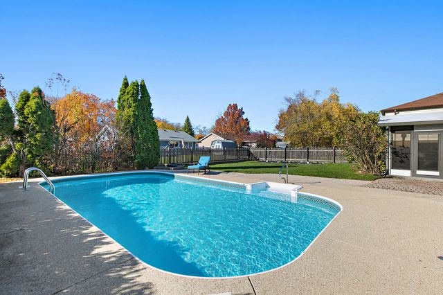 212 Natwick Lane, Schaumburg, IL 60193