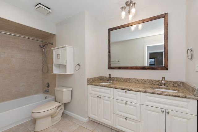 212 Natwick Lane, Schaumburg, IL 60193