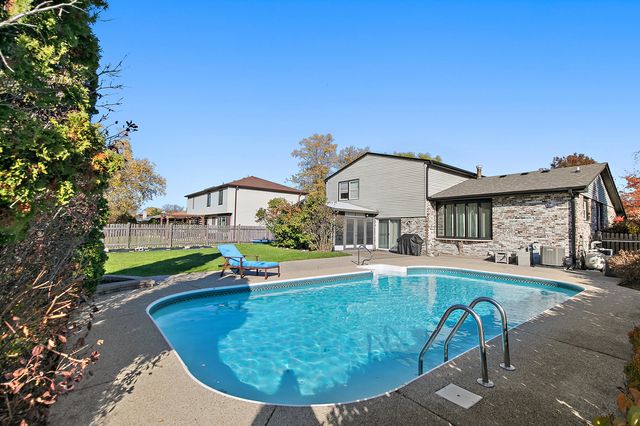 212 Natwick Lane, Schaumburg, IL 60193