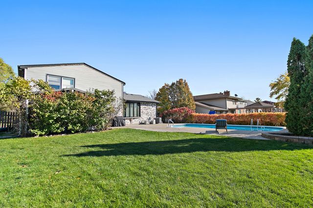 212 Natwick Lane, Schaumburg, IL 60193