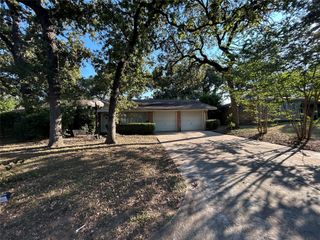 617 Forest Lane, Hurst, TX 76053