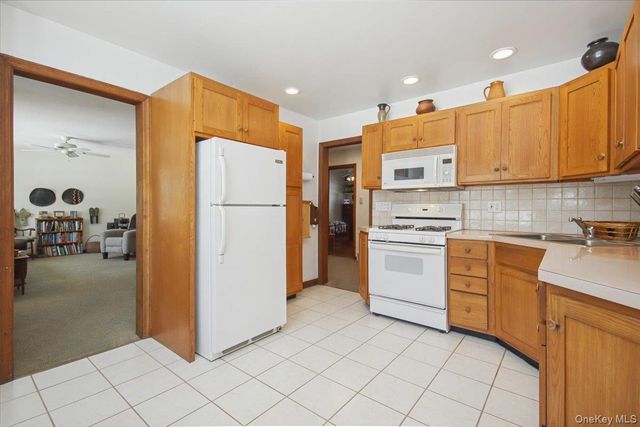 82 Sleight Plass Road, Poughkeepsie, NY 12603