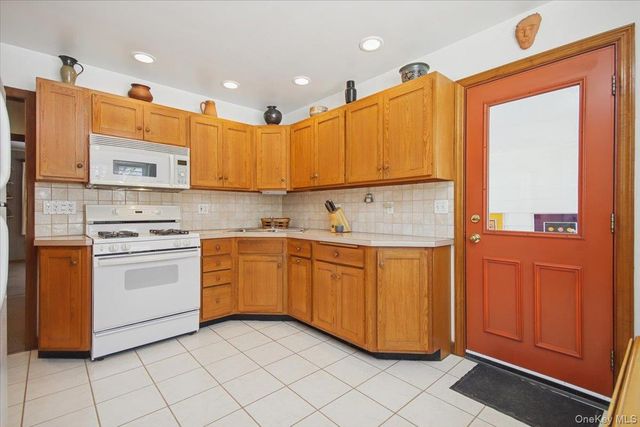 82 Sleight Plass Road, Poughkeepsie, NY 12603