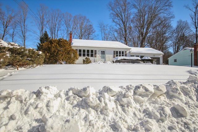 82 Sleight Plass Road, Poughkeepsie, NY 12603