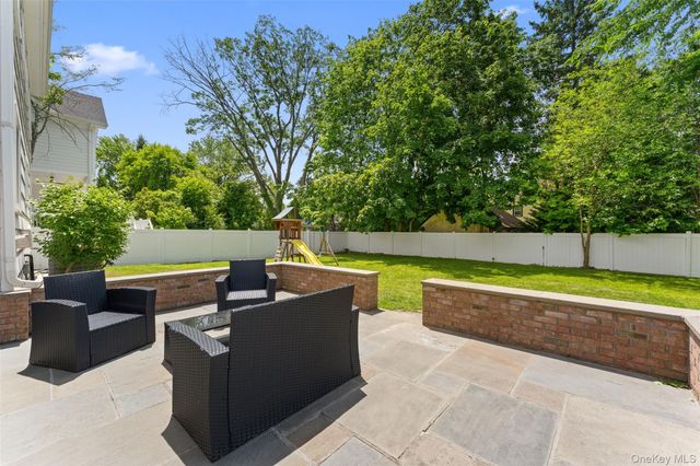 14 Wakefield Road, Scarsdale, NY 10583