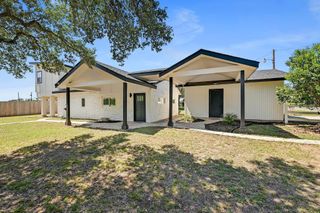 24701 Martin LN, Spicewood, TX 78669