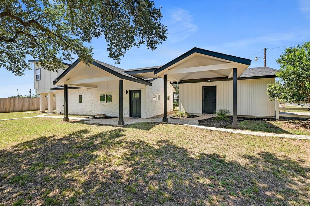 24701 Martin LN, Spicewood, TX 78669