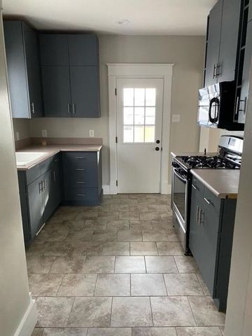 207 Hickory Way, Ellwood City, PA 16117