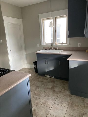 207 Hickory Way, Ellwood City, PA 16117