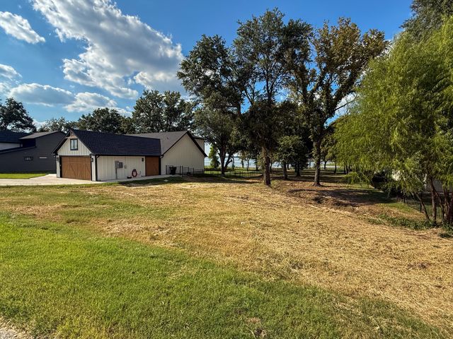 1520 Shoreline Drive, Mabank, TX 75143