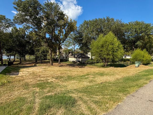 1520 Shoreline Drive, Mabank, TX 75143
