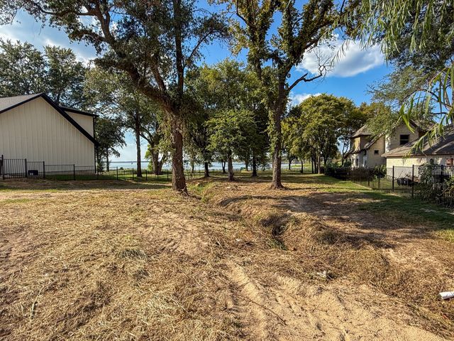 1520 Shoreline Drive, Mabank, TX 75143