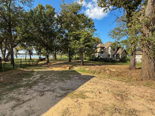 1520 Shoreline Drive, Mabank, TX 75143