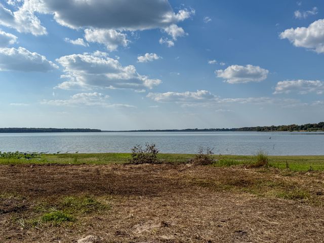 1520 Shoreline Drive, Mabank, TX 75143