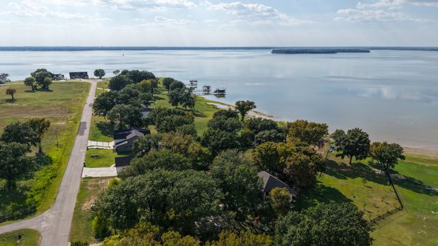 1520 Shoreline Drive, Mabank, TX 75143