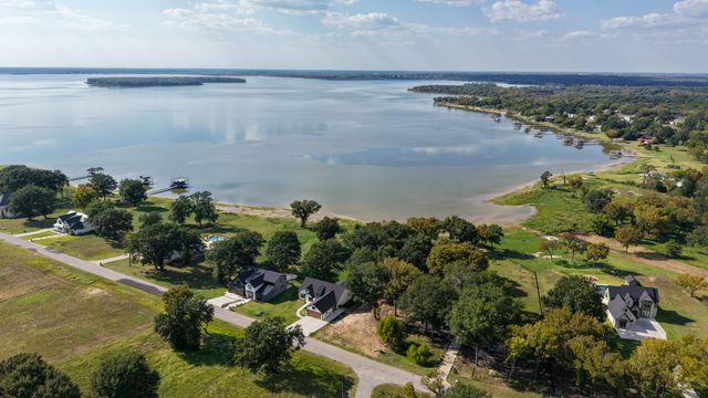 1520 Shoreline Drive, Mabank, TX 75143