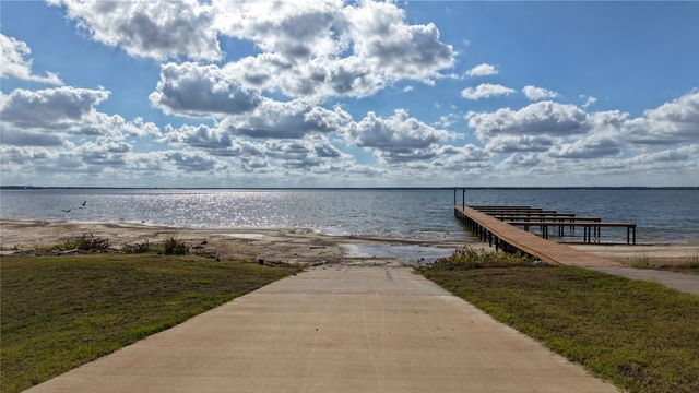 1520 Shoreline Drive, Mabank, TX 75143