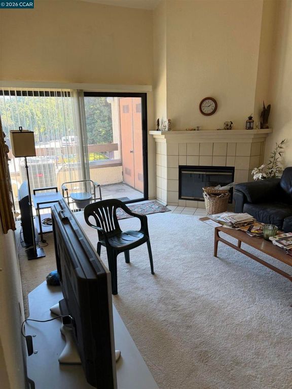 Image 2 of property listing at 836 N Villa Way, Walnut Creek, CA 94595