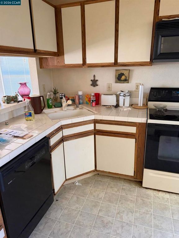 Image 3 of property listing at 836 N Villa Way, Walnut Creek, CA 94595