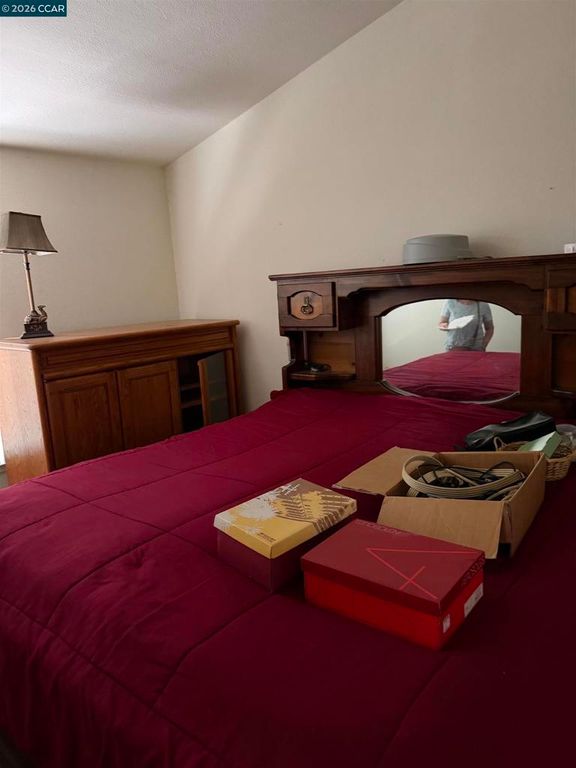 Image 6 of property listing at 836 N Villa Way, Walnut Creek, CA 94595