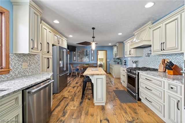 5107 Fox Ridge Dr., Green, OH 44720