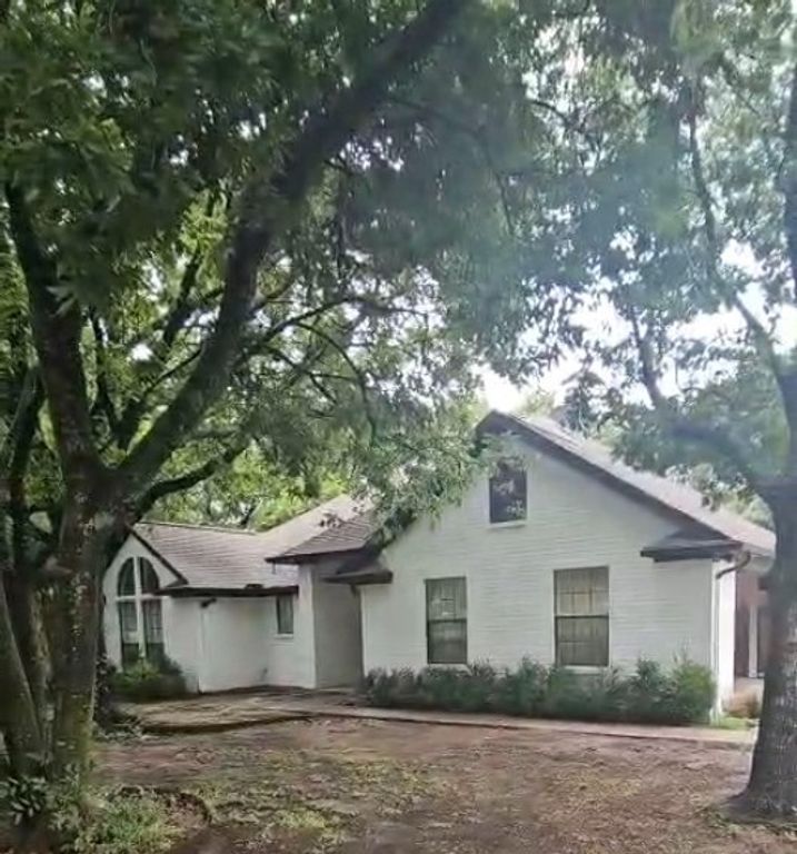 4030 Walnut Lane, Midlothian, TX 76065