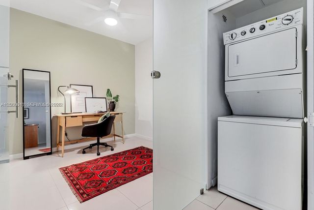 253 NE 2nd St 508, Miami, FL 33132