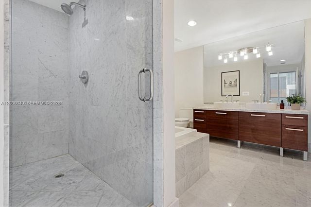 253 NE 2nd St 508, Miami, FL 33132